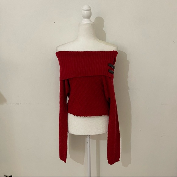 vintage red buckle foldover sweater - Picture 2 of 9